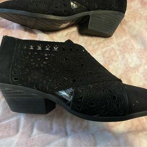 Carlos by Carlos Santana Miranda Black Suede Ankle Bootie Shootie size 8M